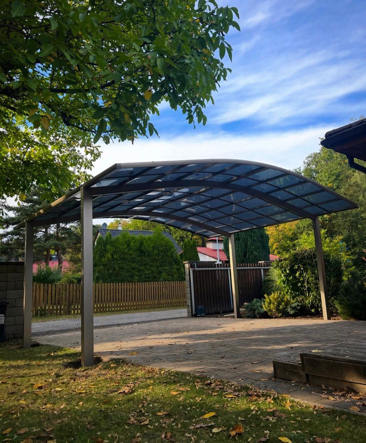Carport se zaoblenou střechou — Trapol 3